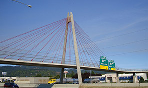 realizaceLávka přes Freeway I-5,